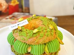 开心果树莓泡芙-Ten Olives甜点