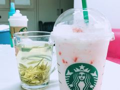 草莓酸奶星冰乐SYOG-星巴克(南京汉中环亚广场店)