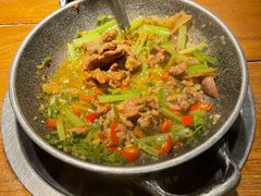 猫儿山的小黄牛-吃饭皇帝大土家民族菜(正大广场店)