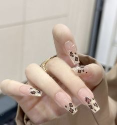 -桃色美甲沙龙