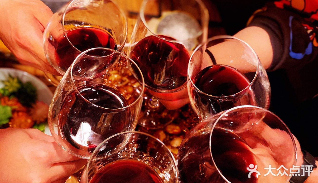 [种草]西安必打卡的网红餐厅酒吧🍷音乐🎶与美食同在