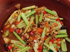 -阿瓦山寨·湘菜现炒·剁椒鱼头王(咸阳总店)