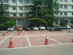 -国谊宾馆·地面停车场