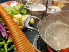 -由衷贵州酸汤牛肉火锅(新桥店)