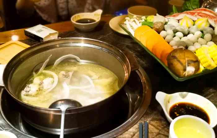 今天过来石牌这边拜访客户中午时候大家一起去吃饭他带