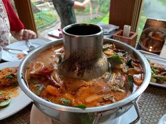 -Chom Cafe and Restaurant