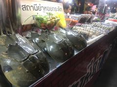 -席娜卡琳火车铁道夜市