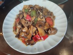 -春天里餐厅·云南创意菜特色美食(束河店)