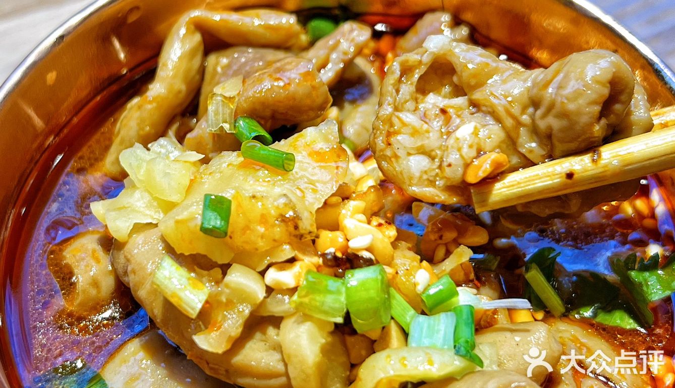 这鸭血肥肠也太好吃了吧👏🏻让人欲罢不能的热卤食光