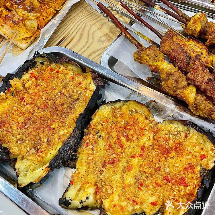 新疆老板开的新疆烧烤 烤馕好美味