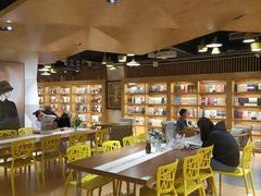 -新华里咖啡书吧(新华书店小寨店)