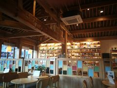 -猫的天空之城概念书店(丽江古城饮玉巷店)