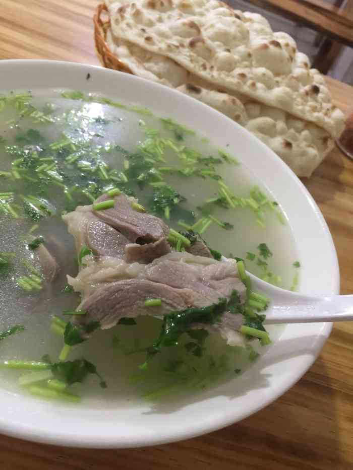 滕州回锅羊肉汤-"隐于芙蓉街的羊肉汤馆一碗羊杂汤,一份辣.