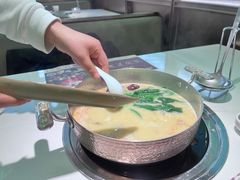 -洪氏嗨捞·广东猪肚鸡·椰子鸡火锅(西咸万象城店)