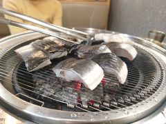 -围炉肉舍•炭烤活鳗•丹东海鲜烤肉(步行街店)