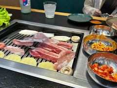 -臻牛烤肉