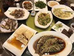 -洁神饭庄·海鲜·青岛菜·30年老字号(五四广场店)