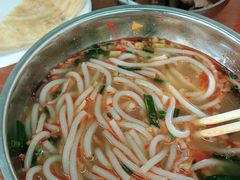 -鸿浩扒猪脚米线