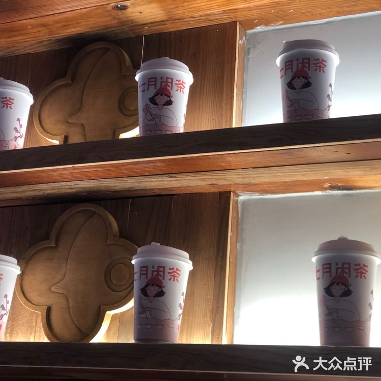 装潢充满少女心的一家休闲饮料店