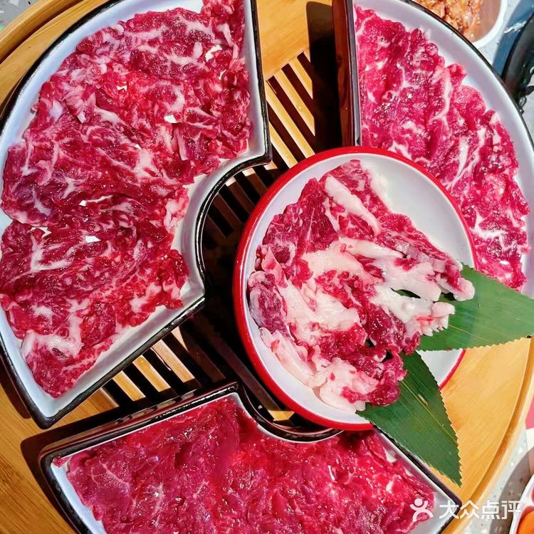牛肉火锅吃过瘾[得意]左庭右院第100家店
