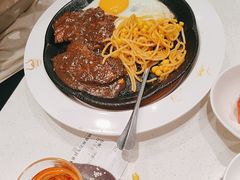 -汤姆家的牛排意面披萨(新城市广场店)