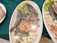 -今鲜源酒店·海鲜锅贴青岛菜(新湛路店)
