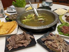 -乡土黄·鲜牛肉火锅·小龙虾(兴业街店)