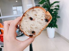 蓝莓榛子乡村面包-沁屋面包店(人民东路店)