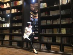 -钟书阁(松江泰晤士小镇店)