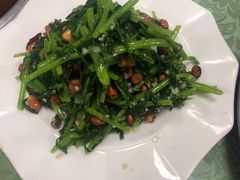 茼蒿炝拌花生米-国庆烧麦馆