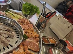 -哈哈碳都·牛肋条无限自助烤肉(宝龙店)
