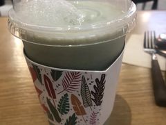 冰椰汁抹茶加奶-HELLO 27 意面·沙拉·帕尼尼