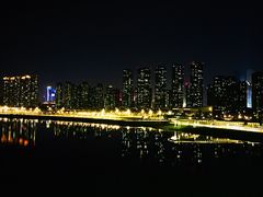 -南京眼步行桥