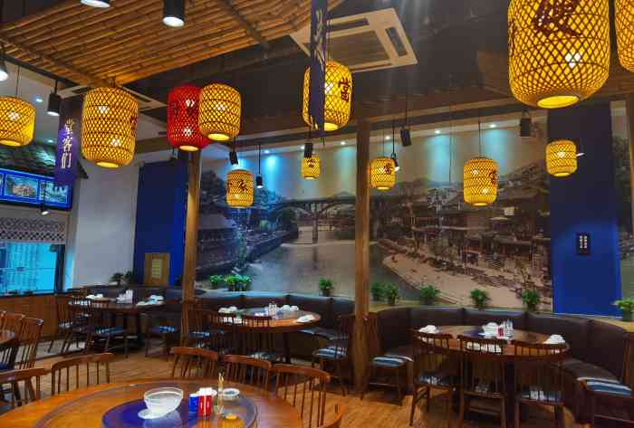 厨嫂当家(黄麻布店)-"离上班的工厂很近,下班后部门聚餐一块步行.