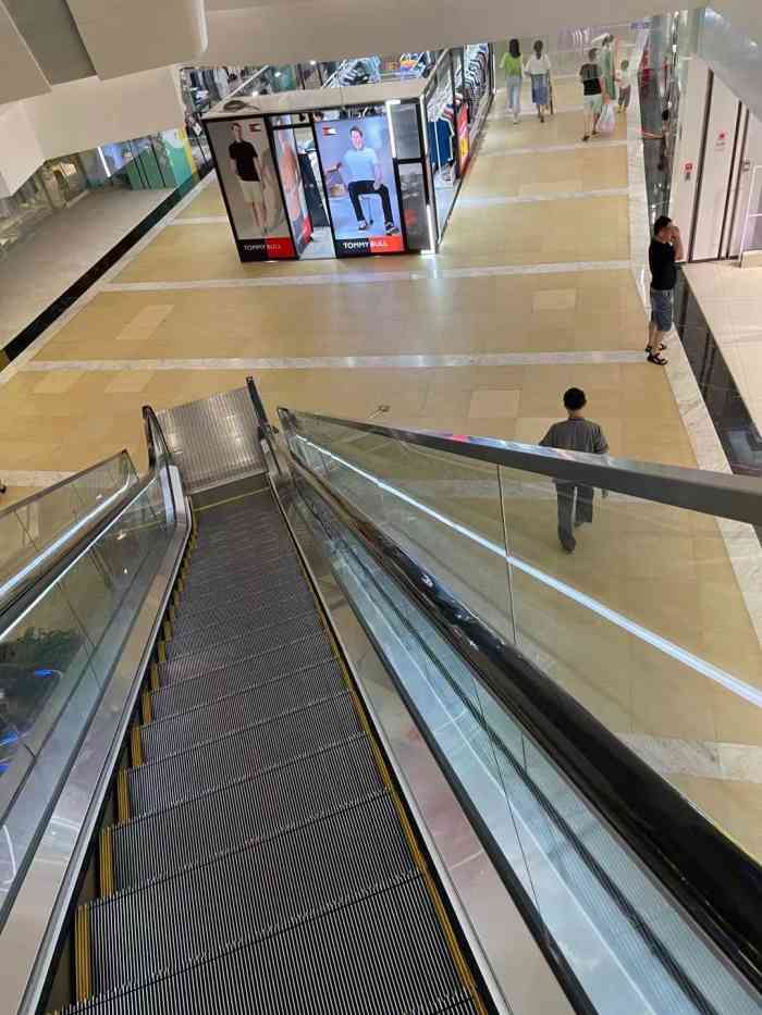 天鹅湖保利mall-"考完试,一个人去了新地保利,在入口处有家.