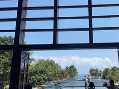 -亚龙湾喜来登·美景台大堂吧
