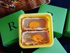 蛋黄莲蓉月饼-豫园万丽酒店-万丽轩中餐厅(河南南路店)