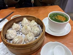 -莱莱小笼·乔艾