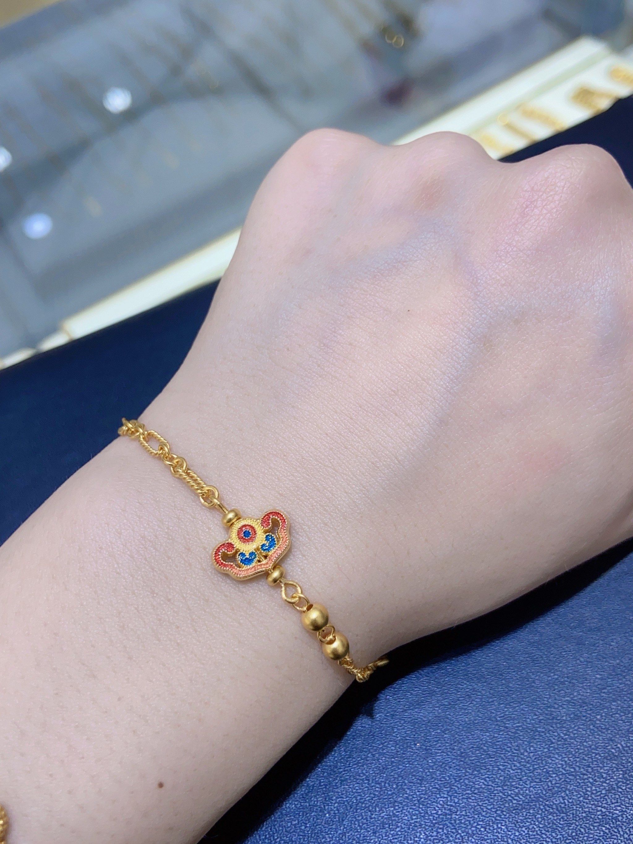 她家手链款式真好看