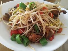 嫩豆芽炒油渣-邻家小馆(银都店)