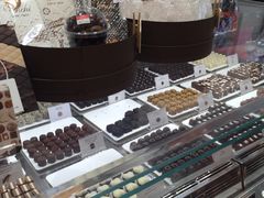 -VENCHI 闻绮(上海佛罗伦萨小镇店)