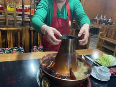 -果松木炭酸菜铜火锅·外婆参鸡汤