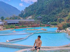 -十万大山布透温泉