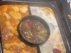 -老牌坊云南鱼豆花火锅(哈西万达店)