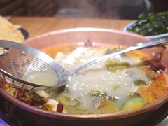 -洱火云南酸菜牛肉火锅(石景山当代商城店)