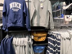 -百年港湾奥特莱斯(香炉礁店)