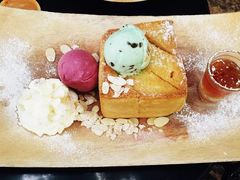 -莓园冰淇淋店