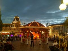 -小镇影院迪士尼小熊Duffy与他的朋友合影地