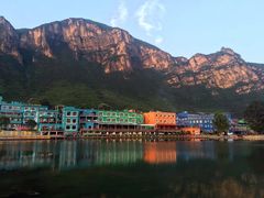 -百里峡七彩艺术小镇