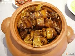 红烧肉俯视图和古典的罐罐-老客站酒楼(金花南路店)